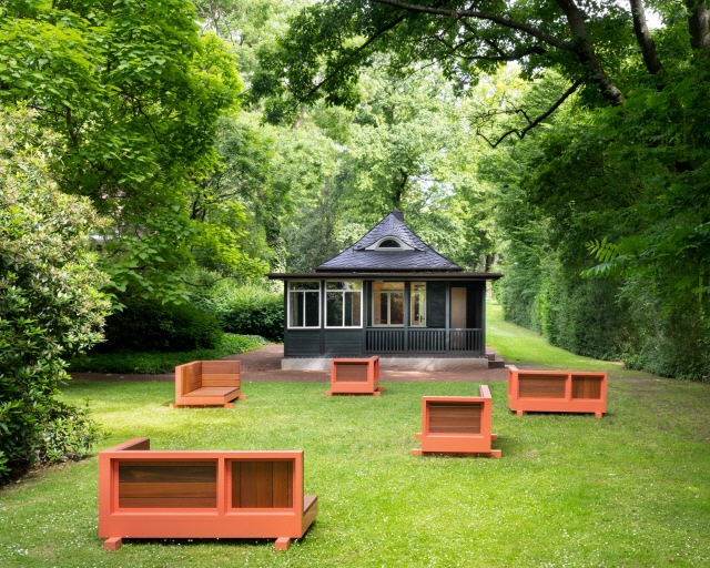 Gartenhaus von Andrea Zittel, im Garten Haus Ester